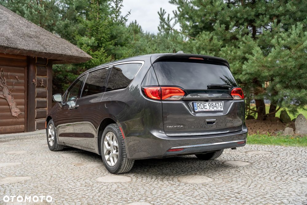 Chrysler Pacifica - 12