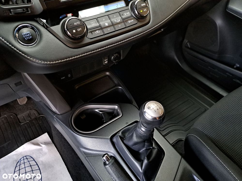 Toyota RAV4 2.0 Premium 4x4 - 32