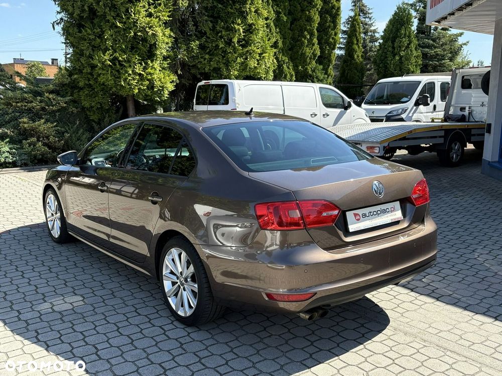 Volkswagen Jetta - 8