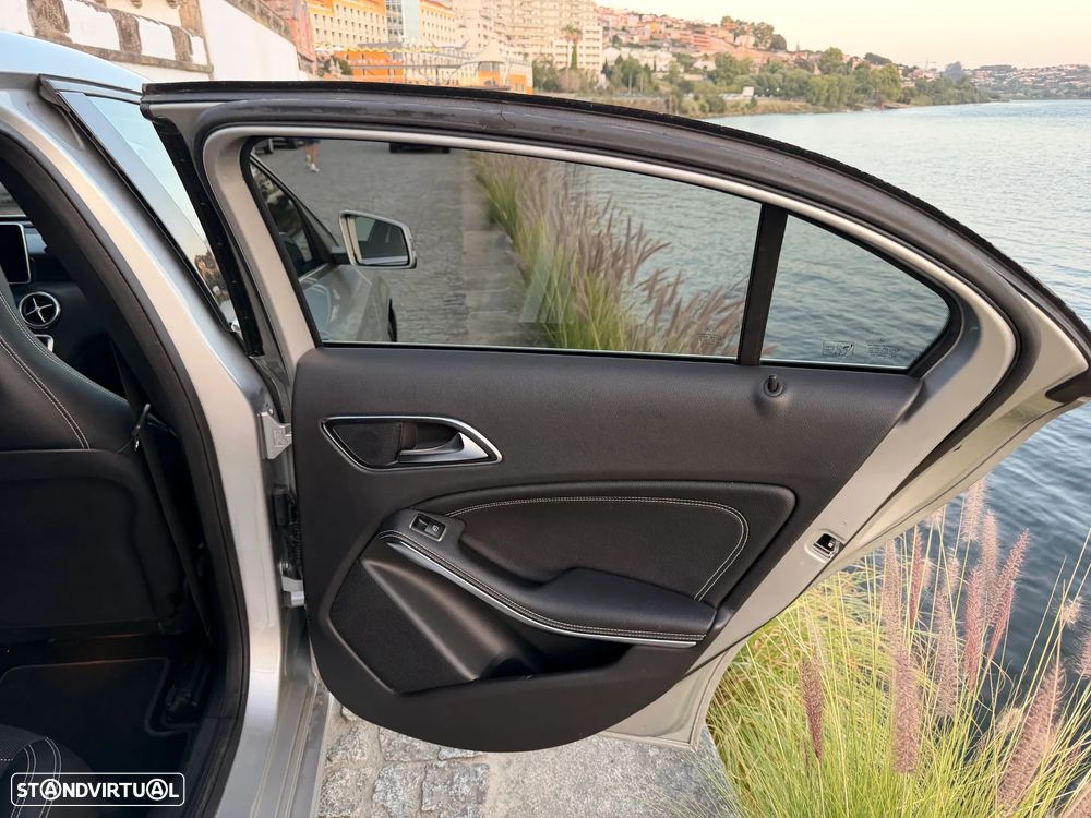 Mercedes-Benz A 200 CDI 4Matic 7G-DCT Urban - 21
