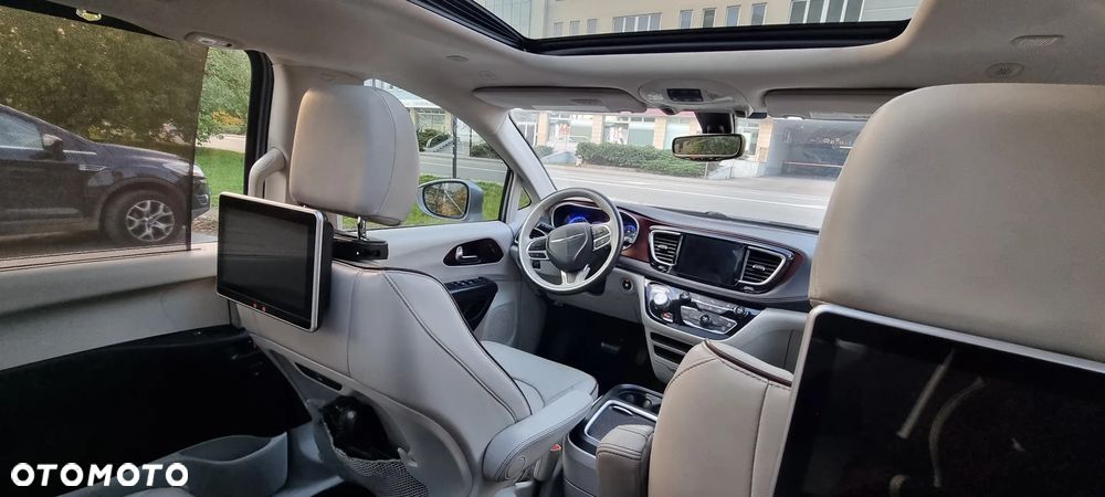 Chrysler Pacifica - 34