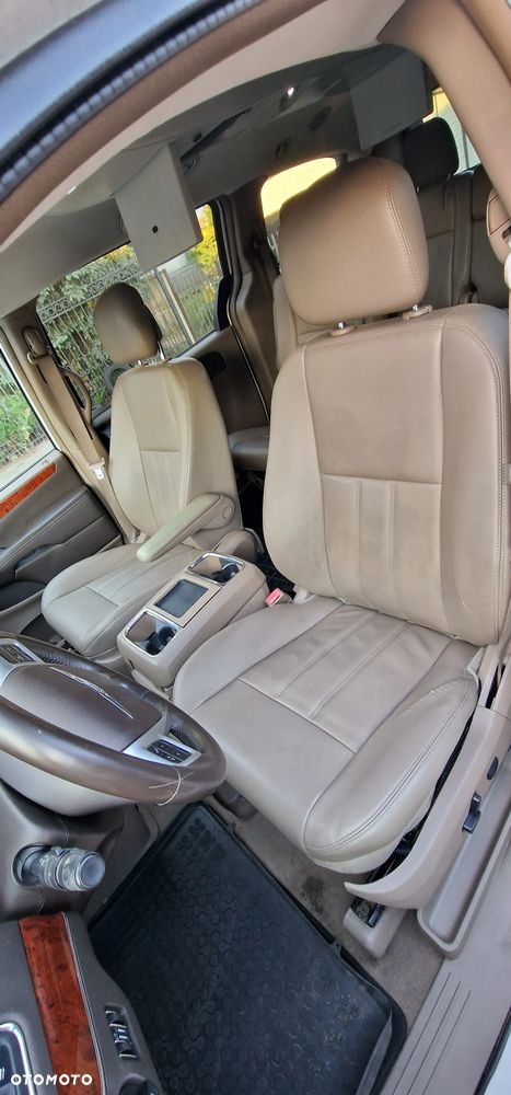 Chrysler Town & Country 3.6 Limited - 11