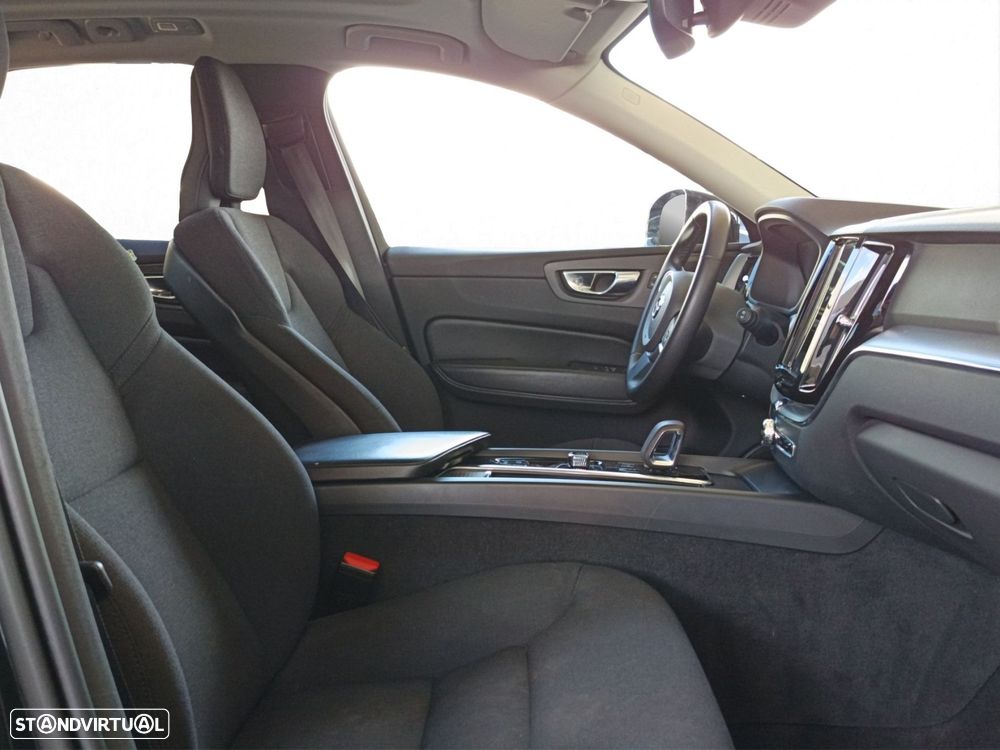 Volvo XC 60 2.0 B4 Momentum Plus Geartronic - 29