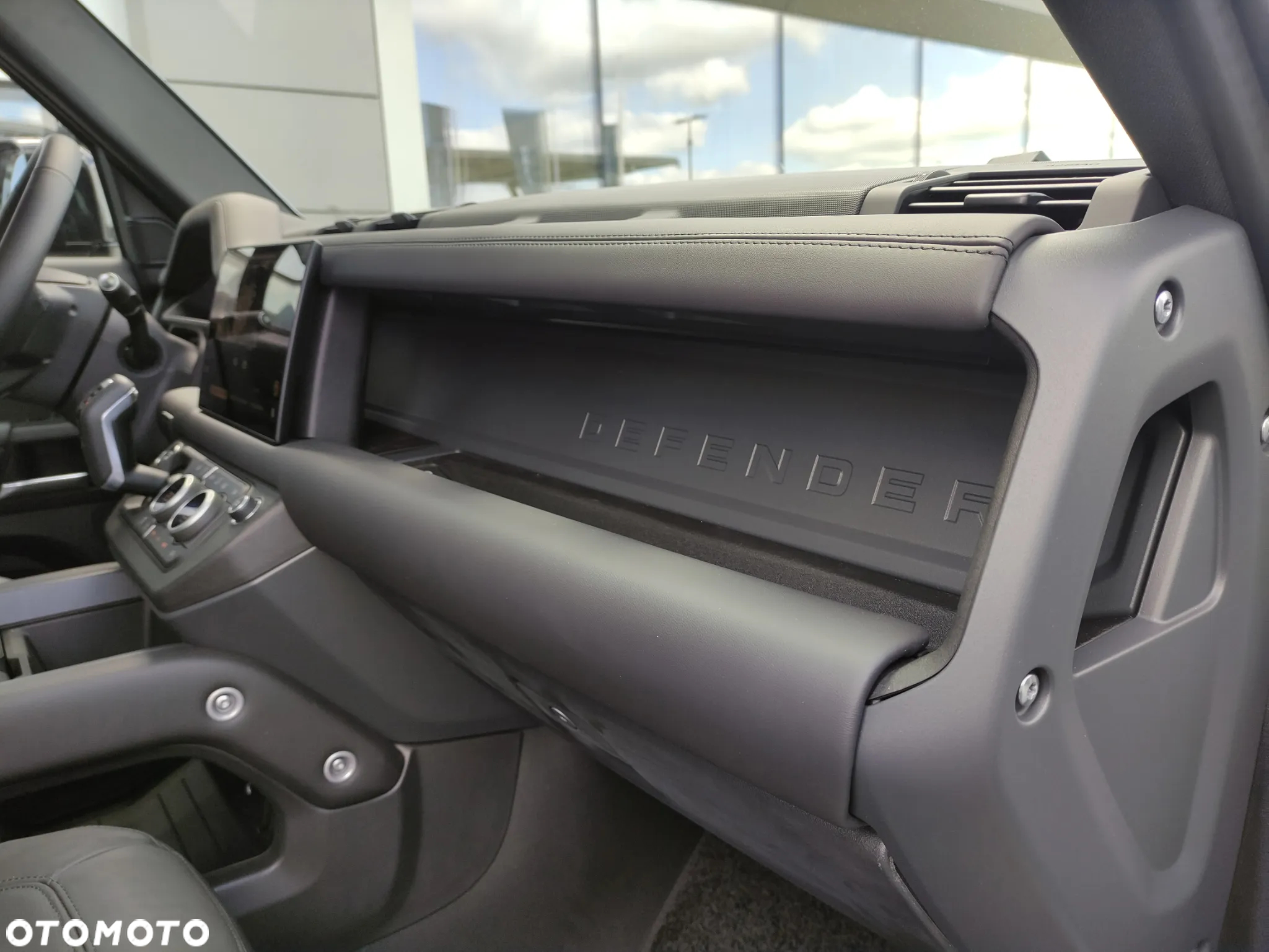 Land Rover Defender - 18