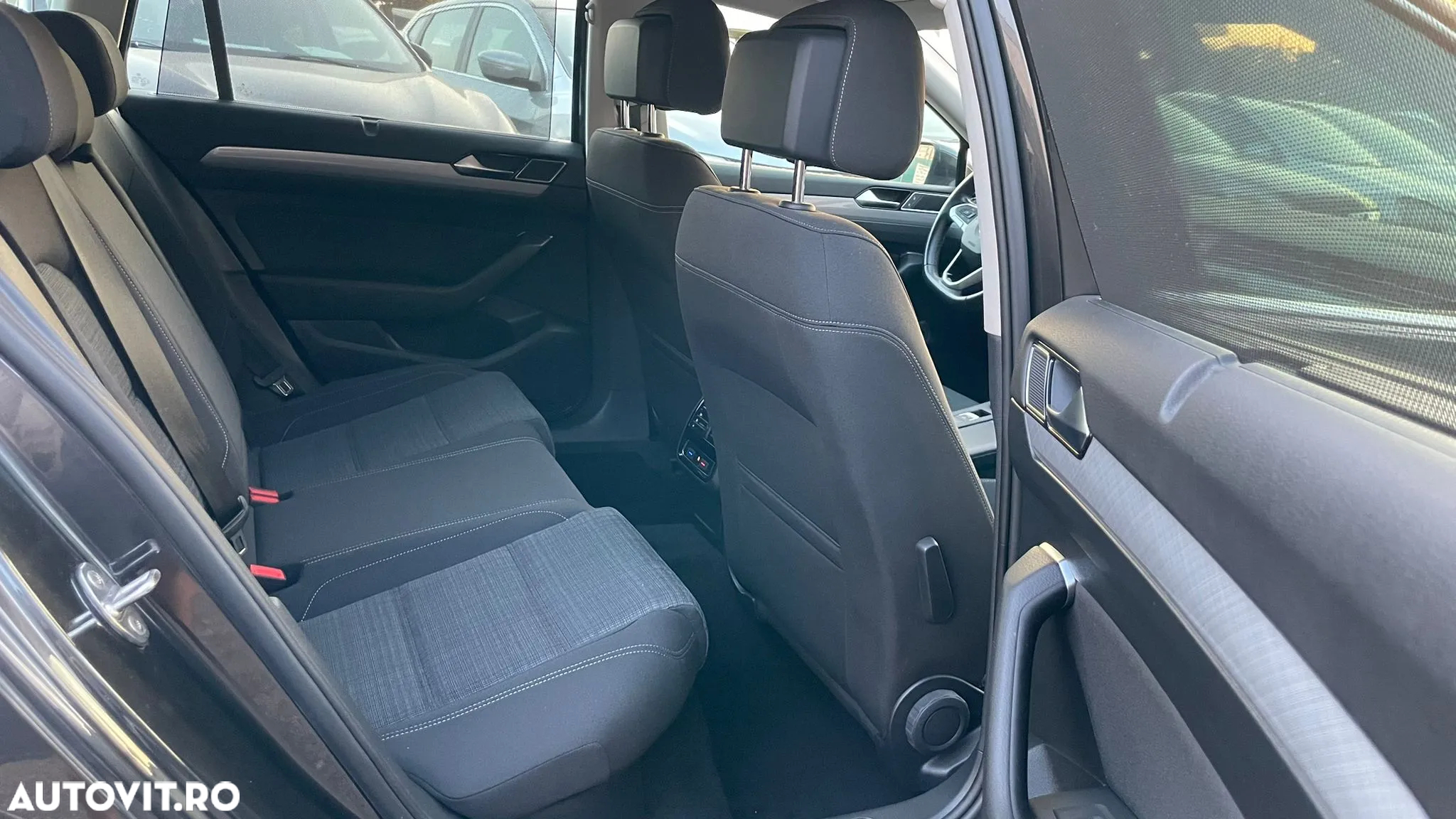 Volkswagen Passat - 33