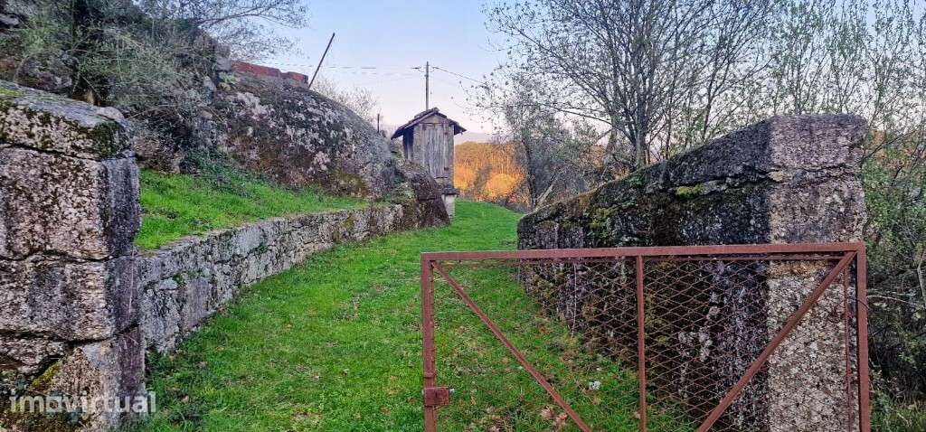 Terreno c/ Anexo em Pedra - Vieira do Minho - Grande imagem: 2/42