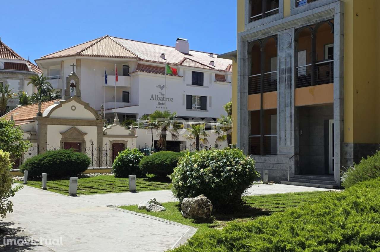 Luxo e Charme em 1.ª Linha de Mar | T2 com Garagem e Arrecadação - Grande imagem: 5/6