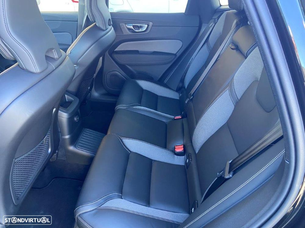 Volvo XC 60 2.0 T6 PHEV Black Edition AWD - 12