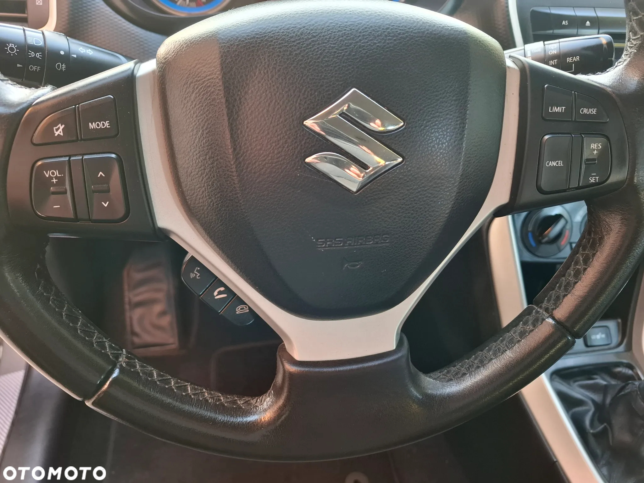 Suzuki SX4 S-Cross 1.6 DDiS 4x2 Comfort - 38
