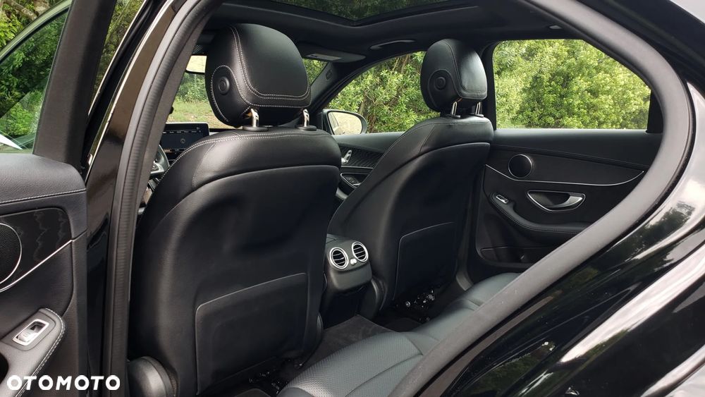 Mercedes-Benz Klasa C 300 7G-TRONIC AMG Line - 18