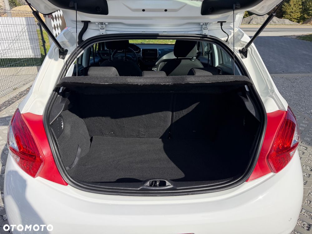 Peugeot 208 - 30