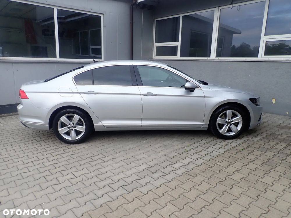 Volkswagen Passat - 4
