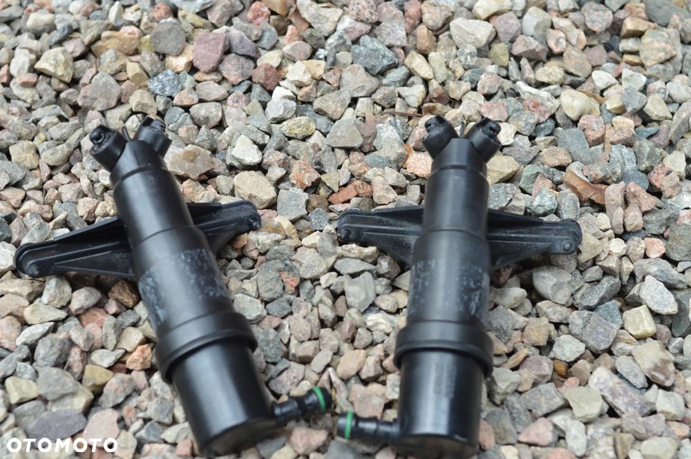 BMW E60 / E61 / E60LCI / E61 LCI ORYGINALNE DYSZE SPRYSKIWACZY ŚWIATEŁ XENON LEWY / PRAWY O NR.  61 67 7 038 415 / 61 67 7 038 416 OEM W BARDZO DOBRYM STANIE