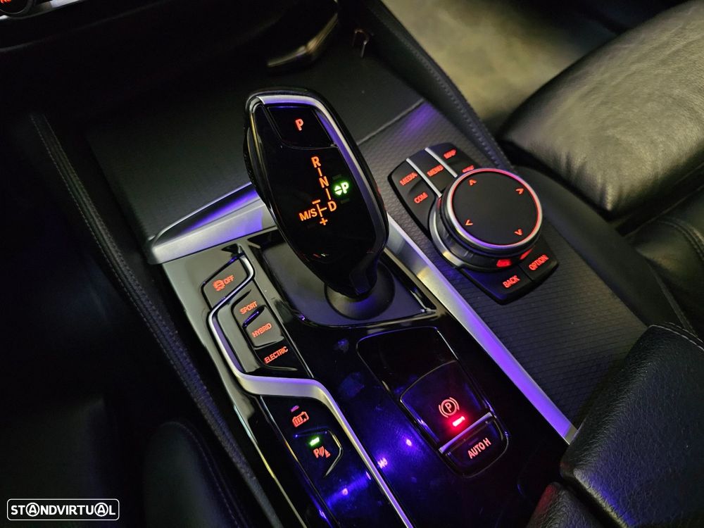 BMW 530 e Pack Desportivo M - 17