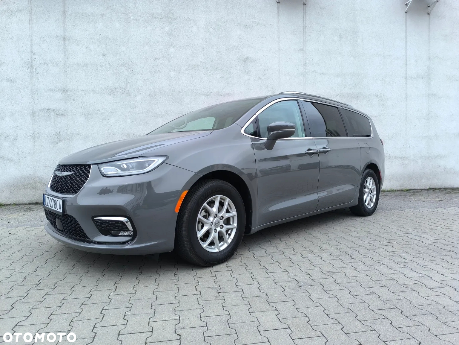 Chrysler Pacifica - 12