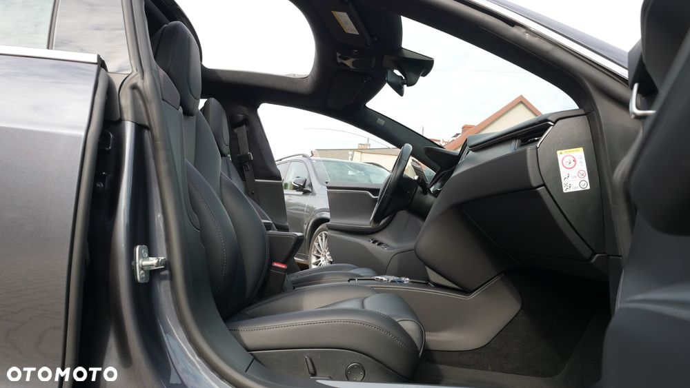 Tesla Model S - 22