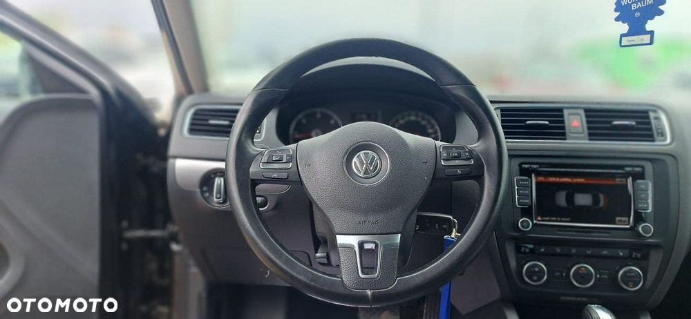 Volkswagen Jetta - 14