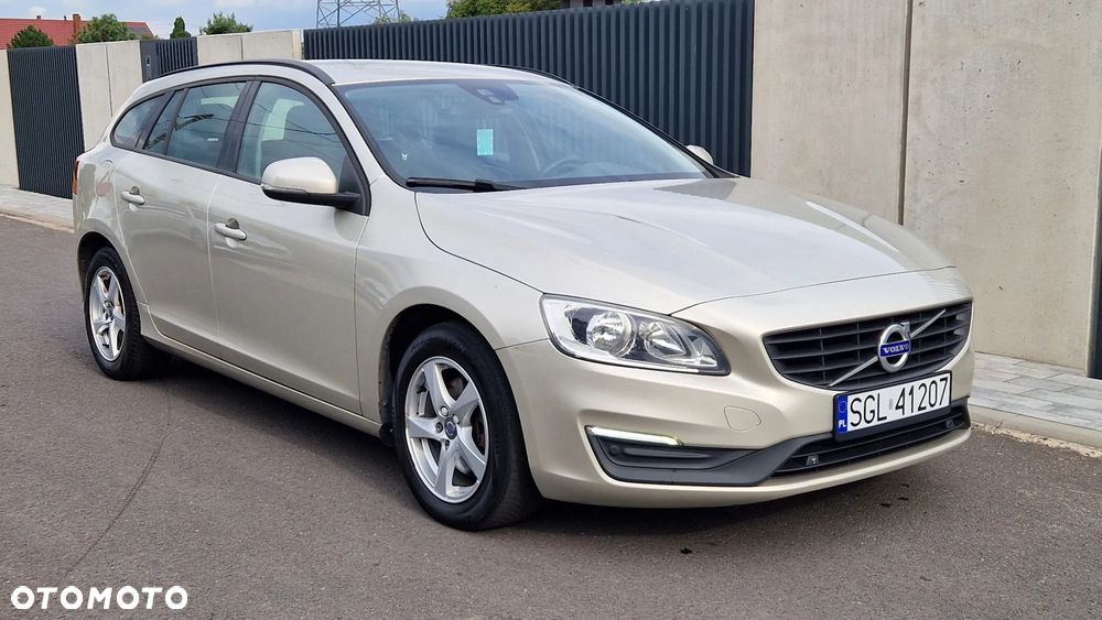 Volvo V60 D4 Drive-E Momentum - 3