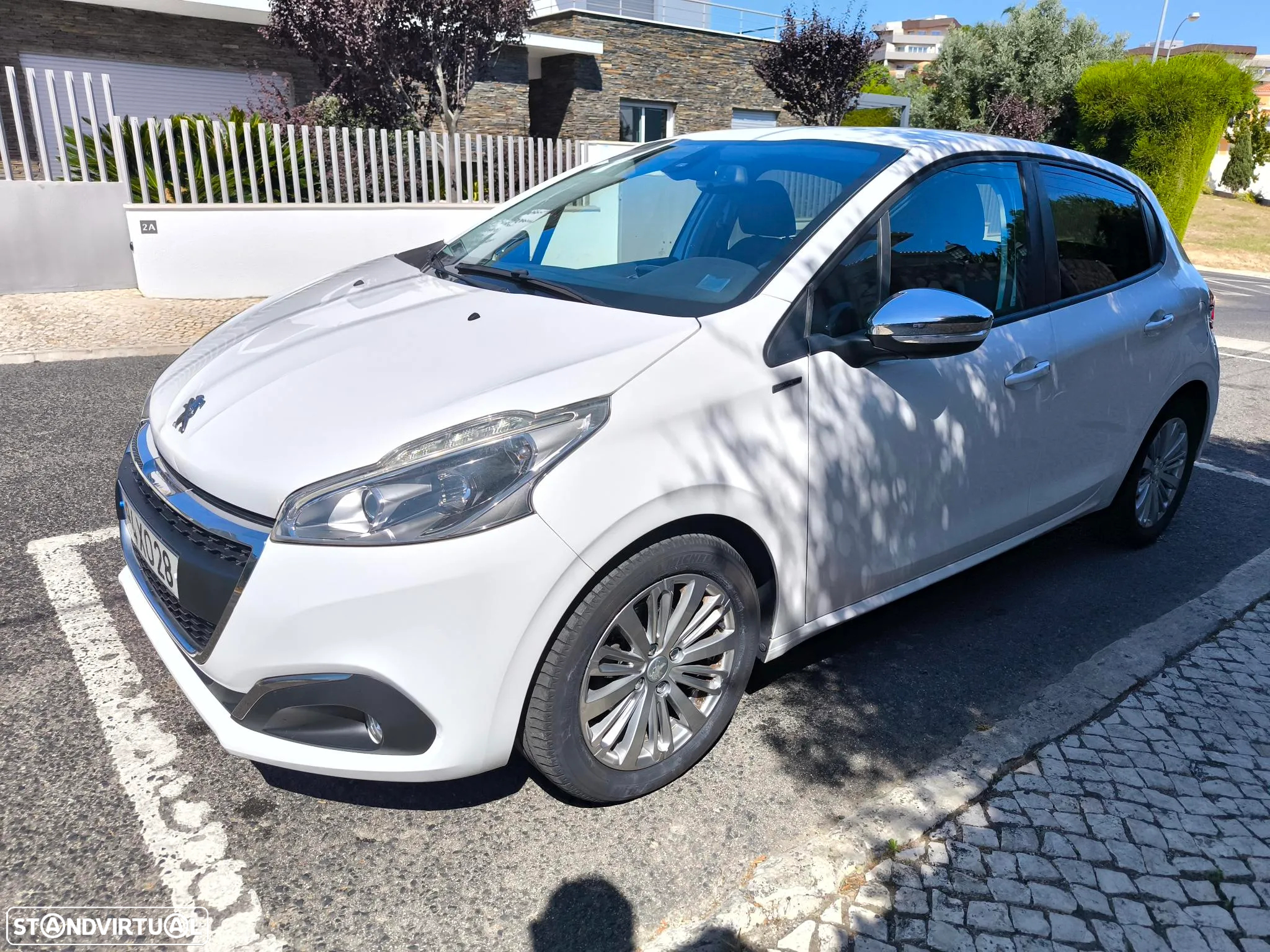 Peugeot 208 1.2 PureTech Signature - 6