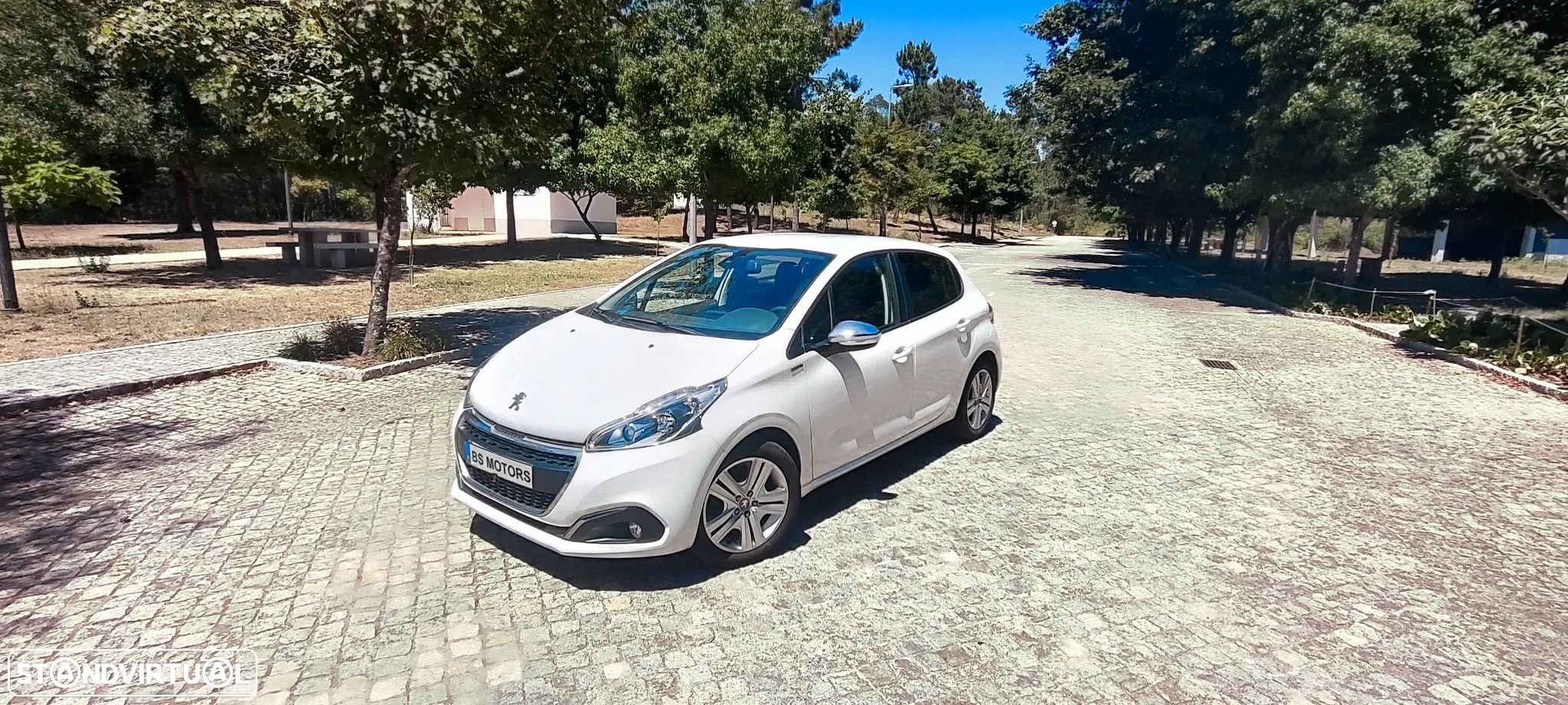 Peugeot 208 1.2 PureTech Signature - 1