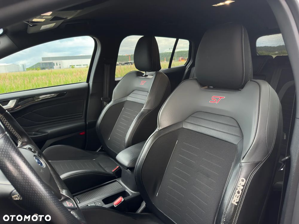 Ford Focus 2.0 EcoBlue ST - 11