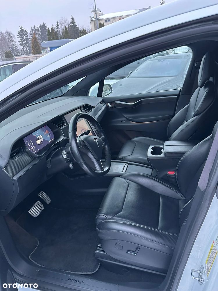 Tesla Model X - 16