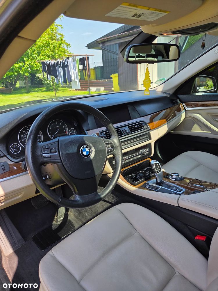 BMW Seria 5 528i Luxury Line - 9
