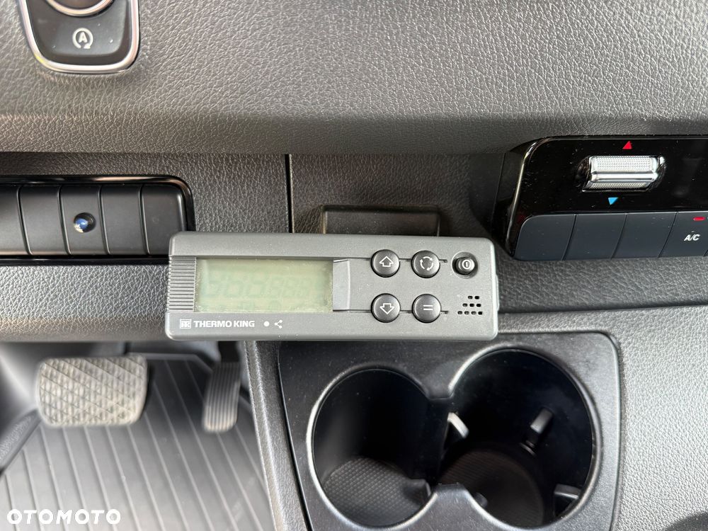 Mercedes-Benz Sprinter - 25