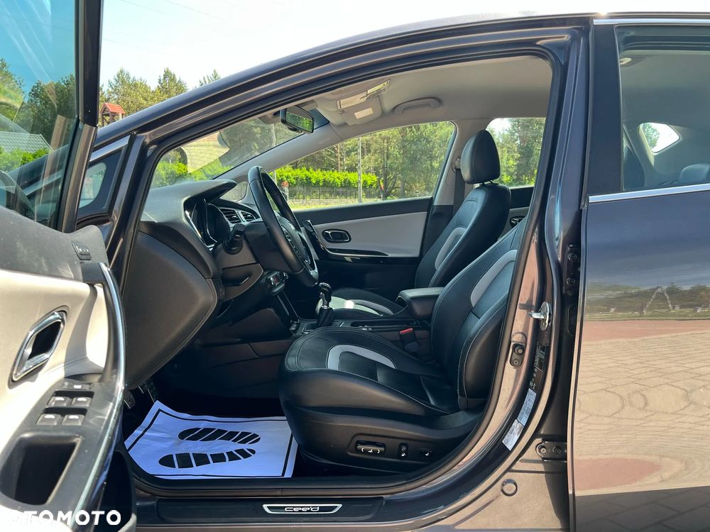 Kia Ceed 1.6 GDI ISG Vision - 12
