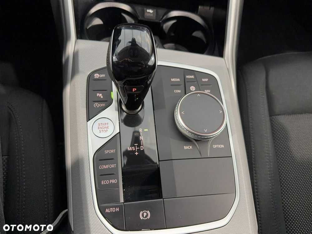 BMW Seria 3 318i - 18