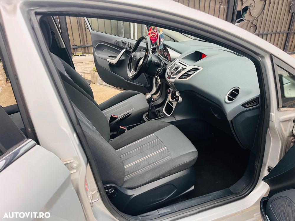 Ford Fiesta 1.25i Ghia - 6