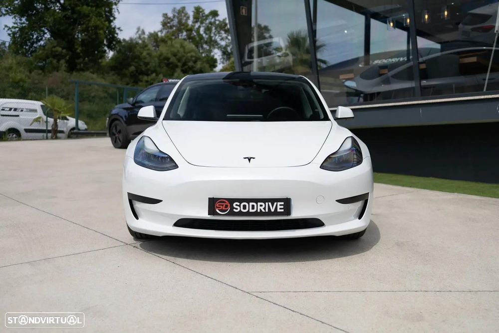 Tesla Model 3 - 4