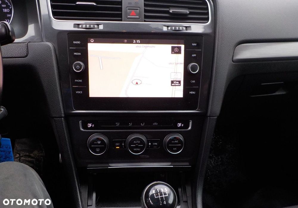 Volkswagen Golf - 28