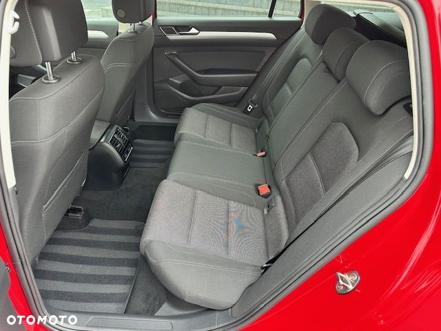 Volkswagen Passat Variant 1.6 TDI SCR DSG Business - 13