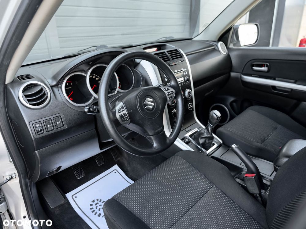 Suzuki Grand Vitara 2.0 Comfort + - 16