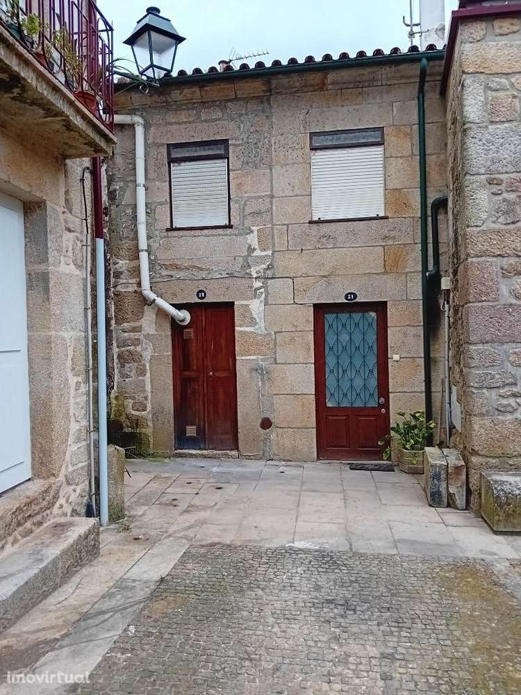 Prédio no centro histórico da vila de Ponte de Lima. - Grande imagem: 2/3