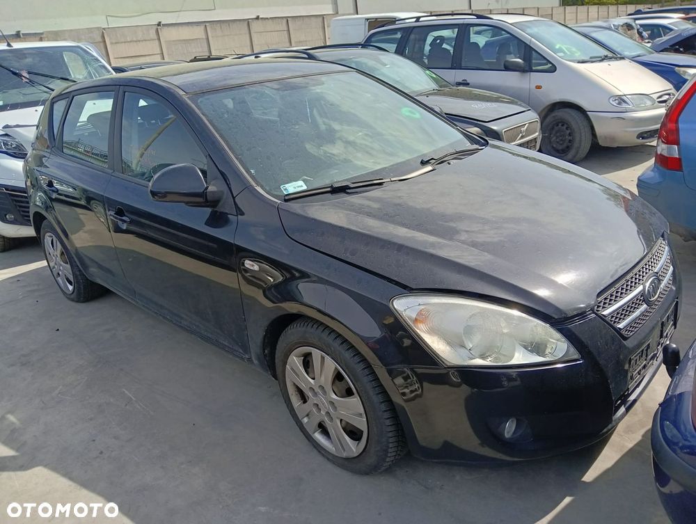 Zderzak Przód (Maska, Lampa, Drzwi, Błotnik, Kierownica, Fotele) Kia Ceed 1.6 Diesel 89 Km 2007 - 1