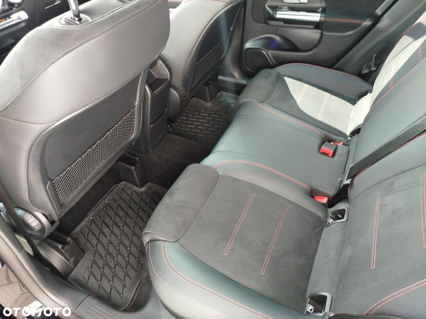 Mercedes-Benz GLA - 13