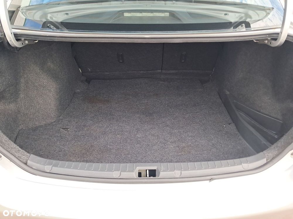 Toyota Corolla 1.6 Premium - 12