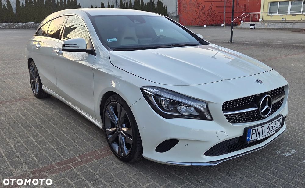 Mercedes-Benz CLA 200 7G-DCT Urban - 3