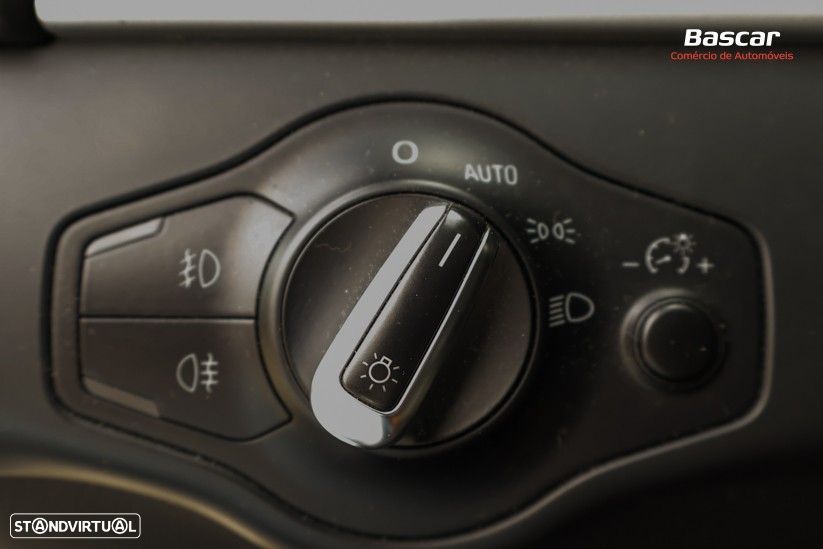 Audi A4 Avant 2.0 TDI Business Line Sport - 44