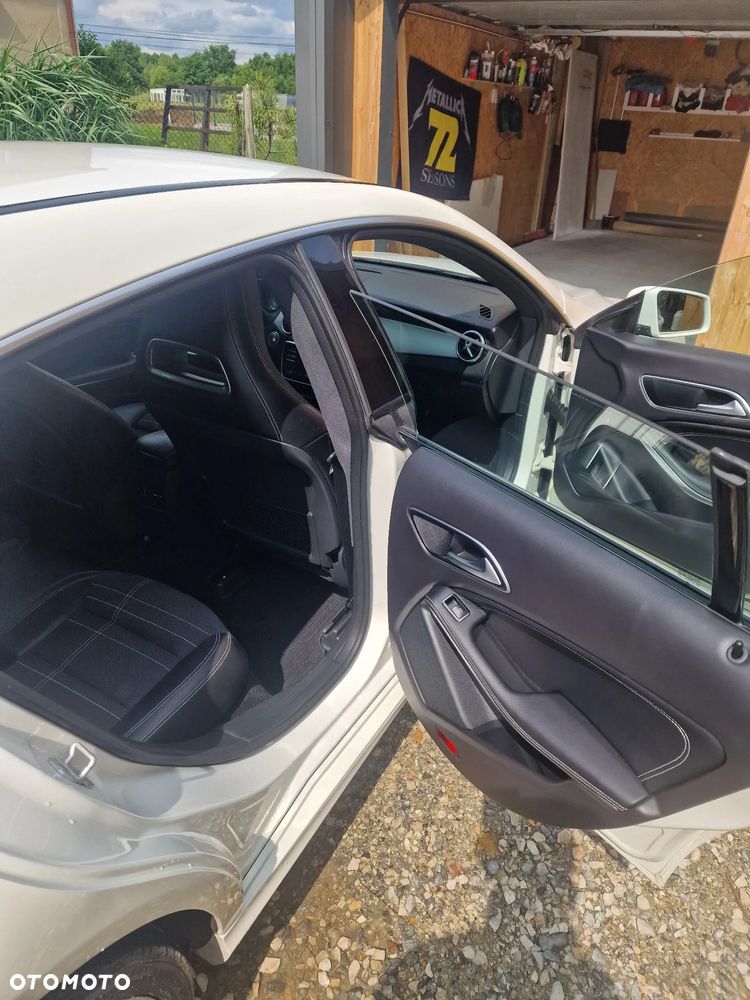Mercedes-Benz CLA - 9