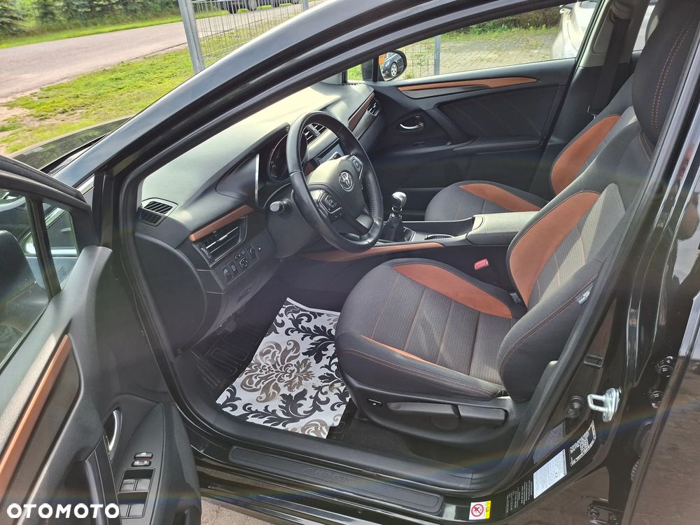 Toyota Avensis 2.0 D-4D Premium - 5