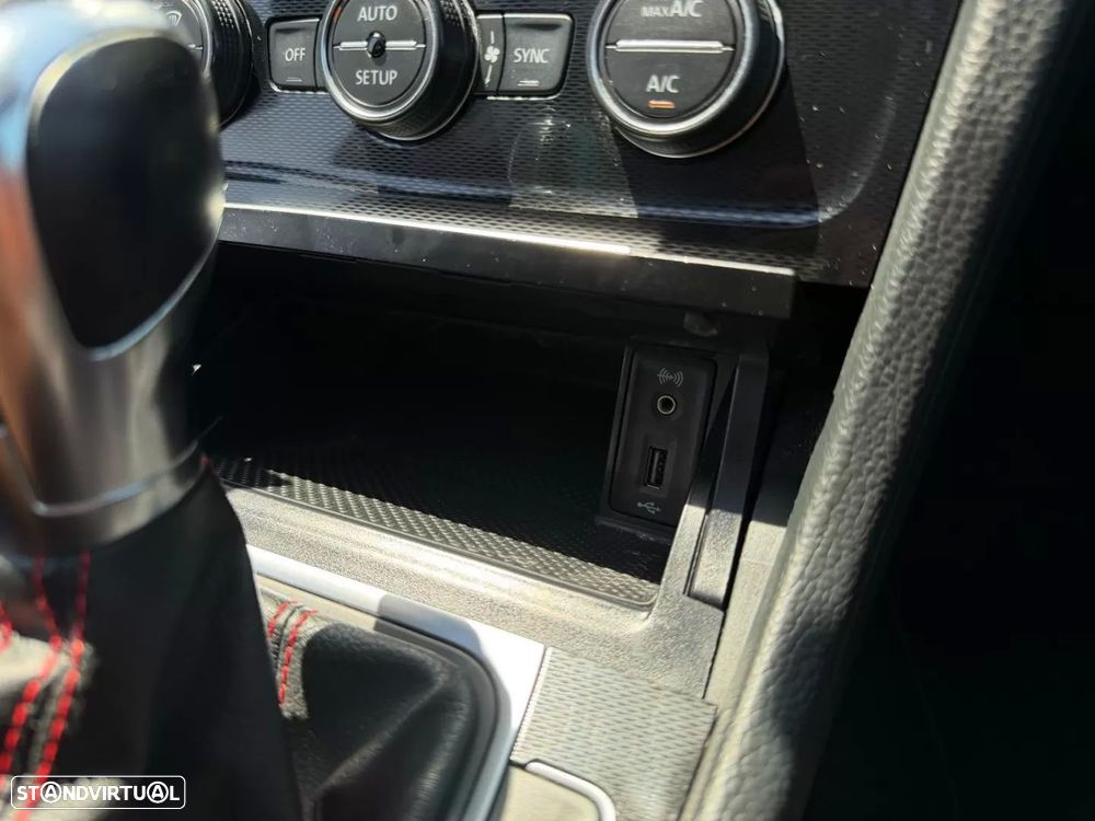 VW Golf 2.0 TSi GTi DSG Performance - 13