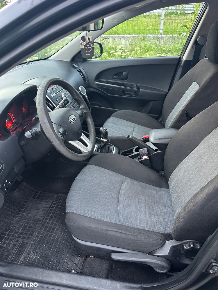 Kia Ceed - 10