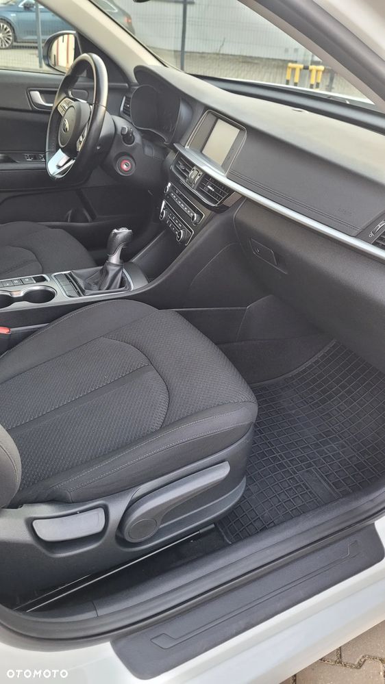 Kia Optima 2.0 M - 10