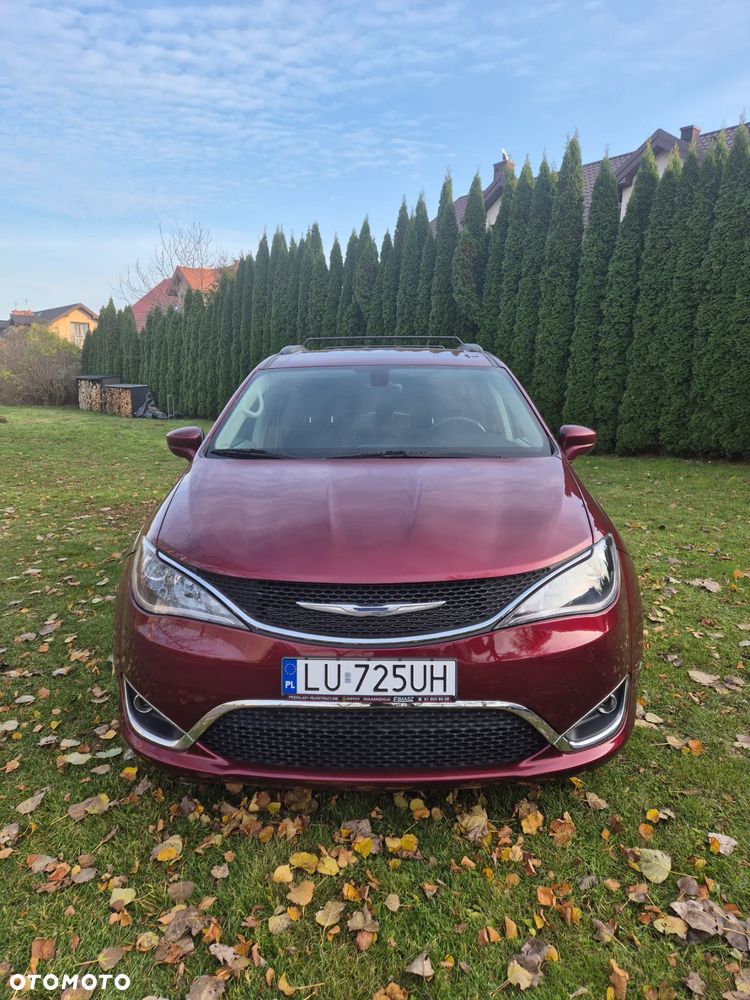 Chrysler Pacifica - 2