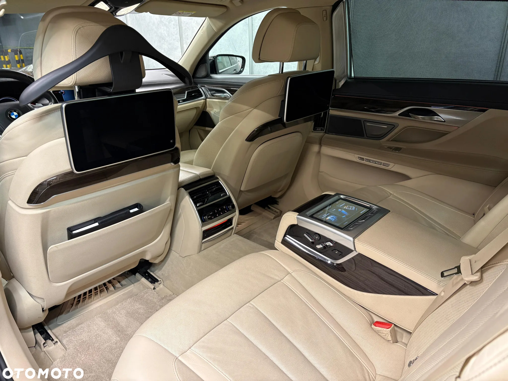 BMW Seria 7 750Li xDrive - 15