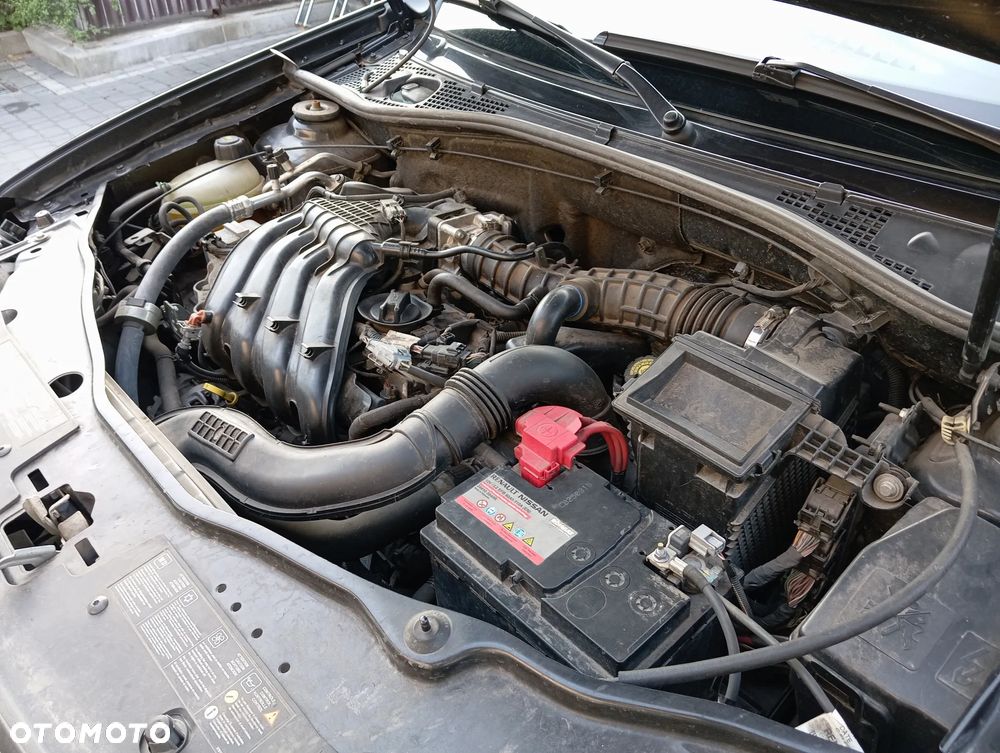 Dacia Duster 1.6 SCe Laureate S&S - 8