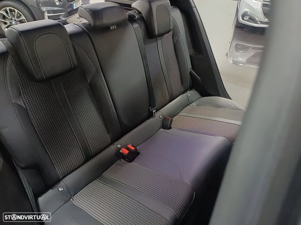 Peugeot 2008 PureTech 130 EAT8 GT - 21